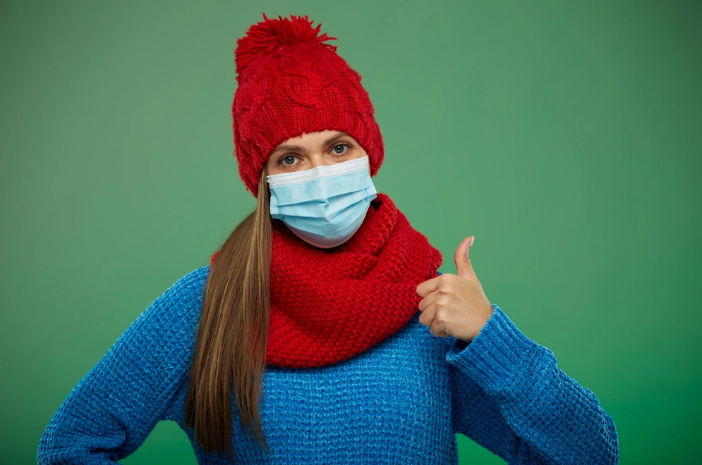 The new national standard for Medical Protective Masks came into force on December 1st: the revised mandatory national standard **GB 19083-2023 Medical Protective Masks** took effect on the same date, with three core requirements. Firstly, disposable medical protective masks are strictly prohibited from being equipped with exhalation valves, so as to prevent the spread of pathogens through unfiltered exhaled air from the wearer and achieve bidirectional protection in medical scenarios. Secondly, masks shall be equipped with a nose clip or an alternative design to ensure fixation and sealability during wearing and reduce the risk of air leakage. Thirdly, the minimum sales unit shall clearly mark the service life, execution standard number and the word "disposable" to facilitate consumers to identify compliant products. It should be noted that non-medical masks with exhalation valves, such as those for industrial dust protection and daily smog prevention, are not subject to sales restrictions.